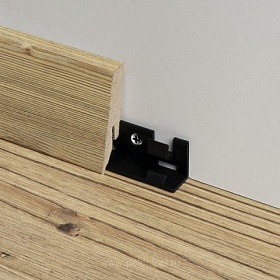 Клипса для крепления плинтуса плинтуса Kronotex